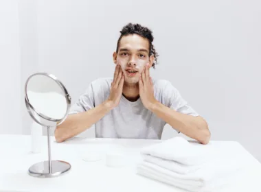 Co powoduje mokre lub suche łuszczenie się skóry głowy?
