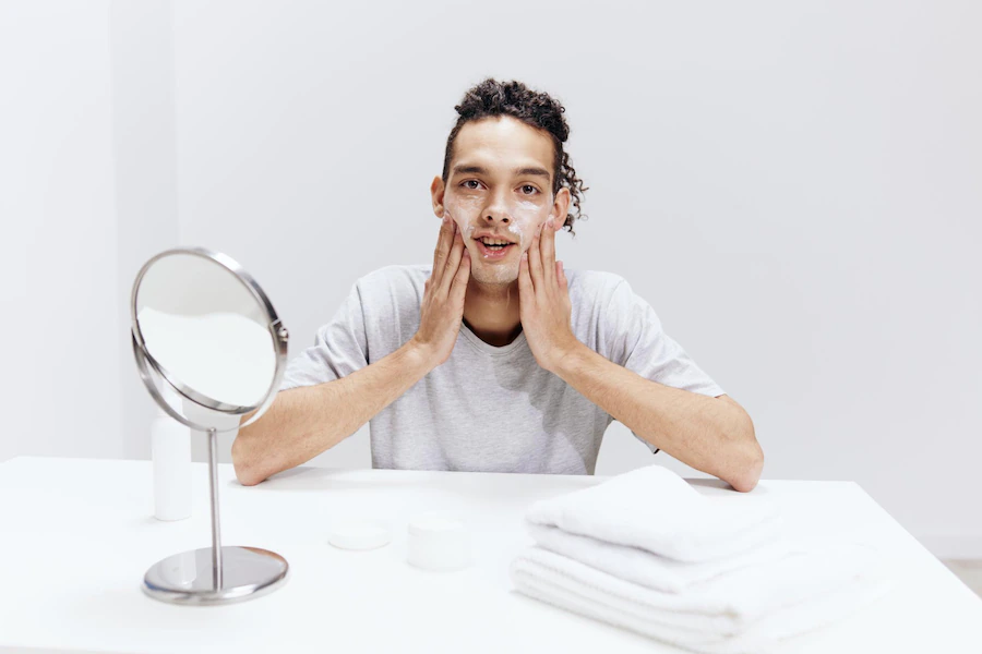 Co powoduje mokre lub suche łuszczenie się skóry głowy?